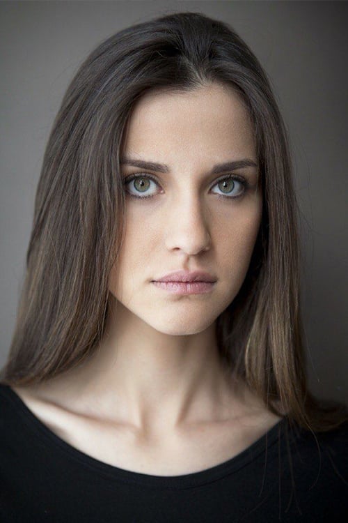 تصویر هنرمند İrem Helvacıoğlu