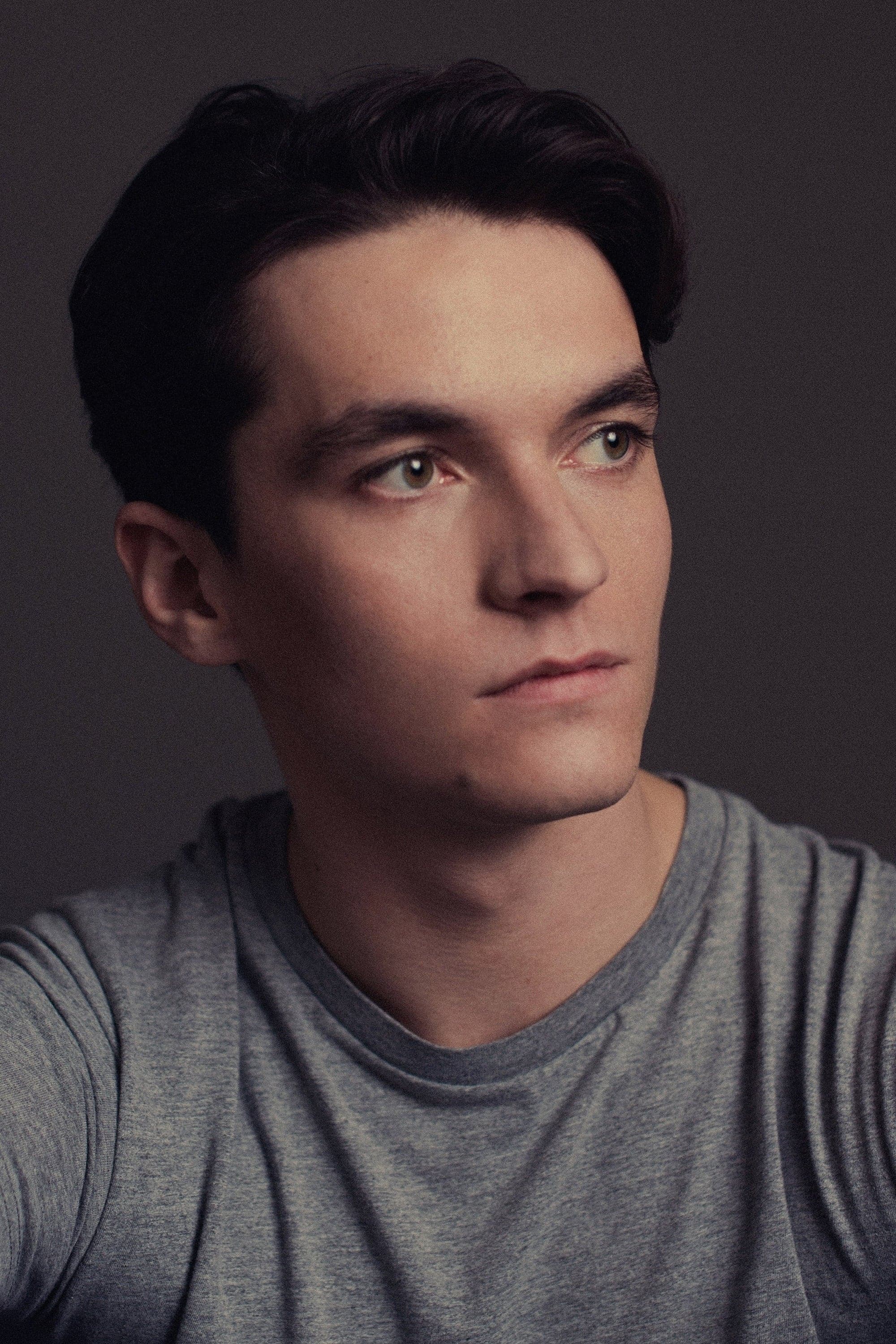 تصویر هنرمند Fionn Whitehead
