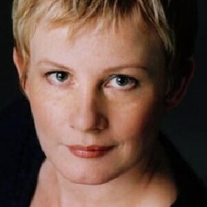 تصویر هنرمند Elizabeth Saunders