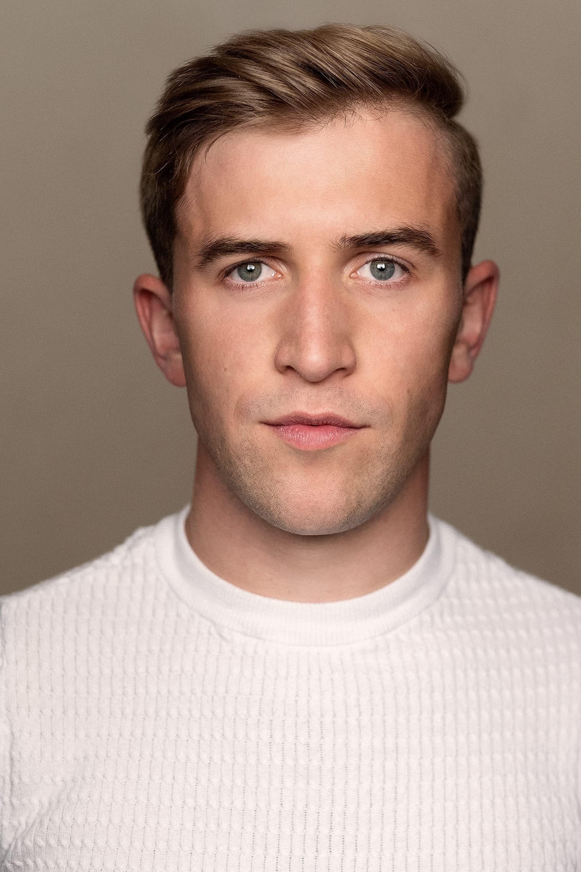 تصویر هنرمند Callum Scott Howells