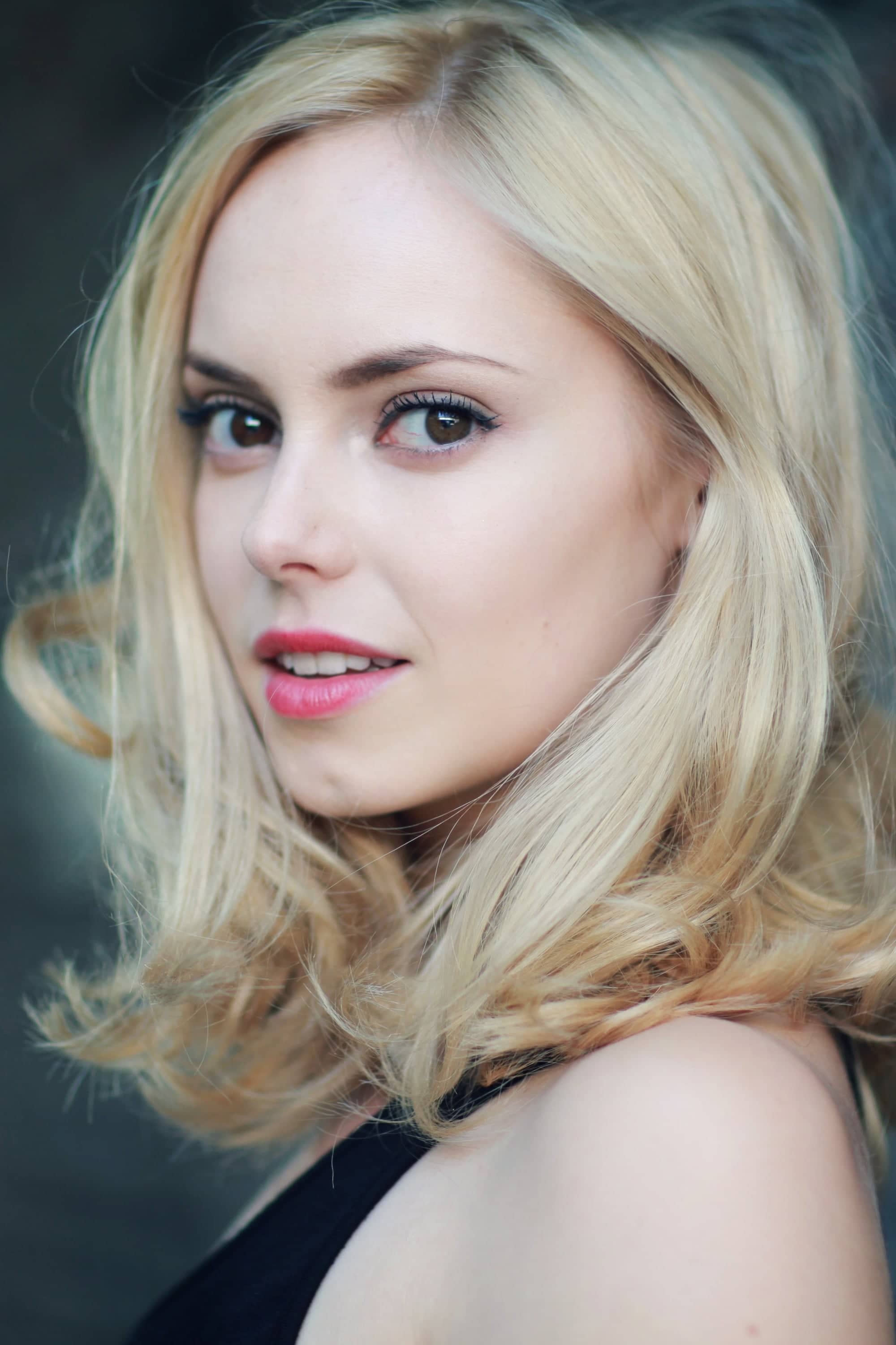 تصویر هنرمند Hannah Tointon