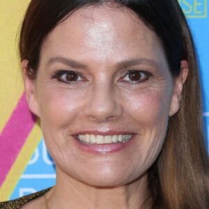 تصویر هنرمند Suzanne Cryer