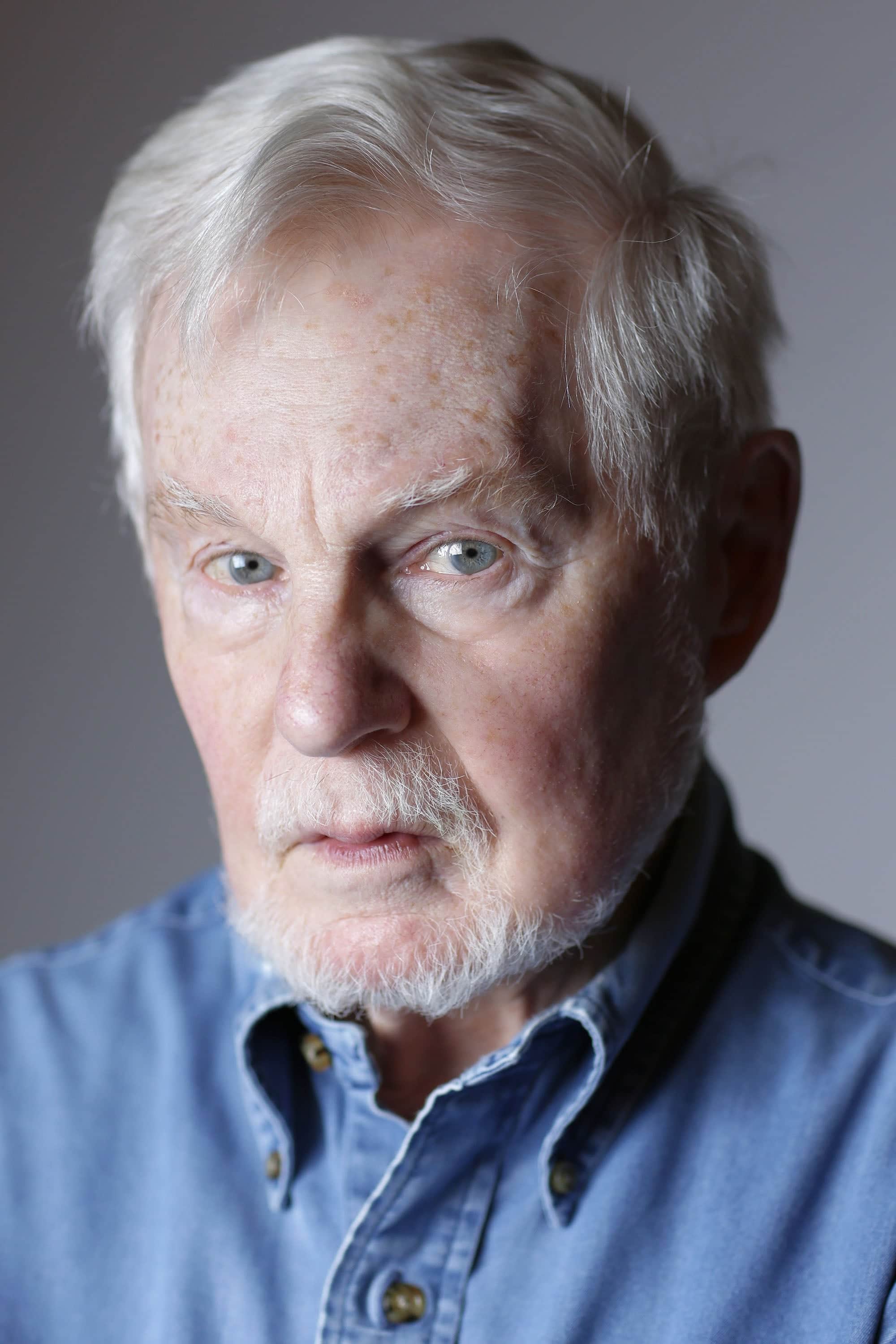 تصویر هنرمند Derek Jacobi