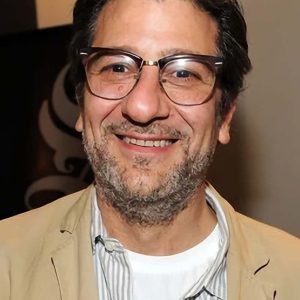 تصویر هنرمند James Manos Jr.