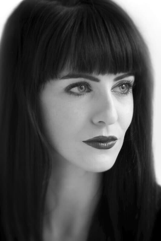 تصویر هنرمند Olivia Cowley