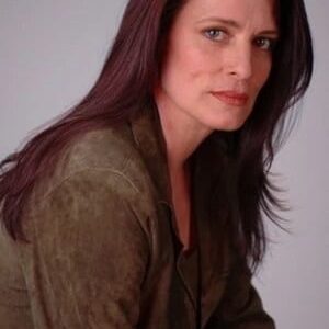 تصویر هنرمند Leslie Wing