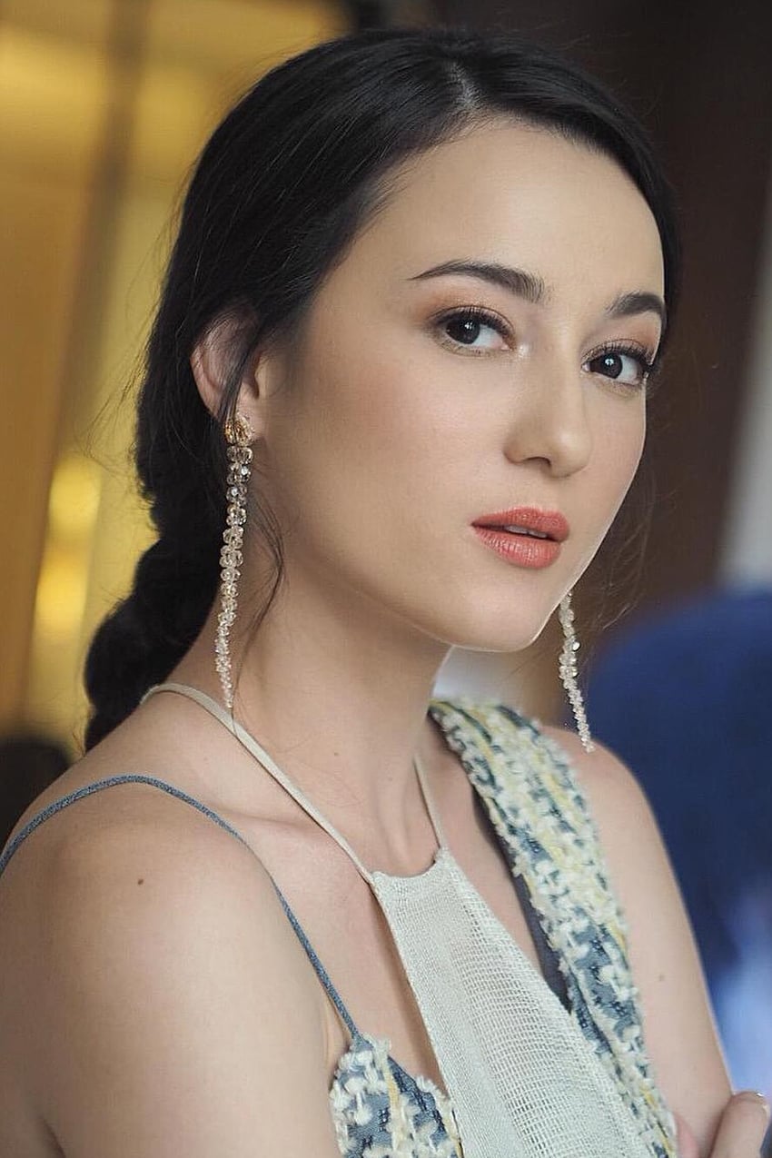 تصویر هنرمند Julie Estelle