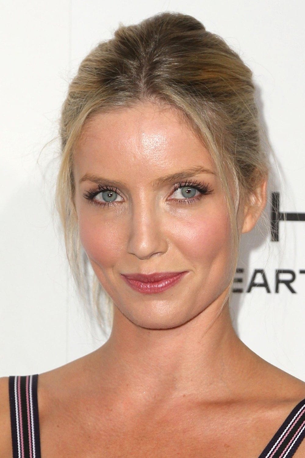 تصویر هنرمند Annabelle Wallis