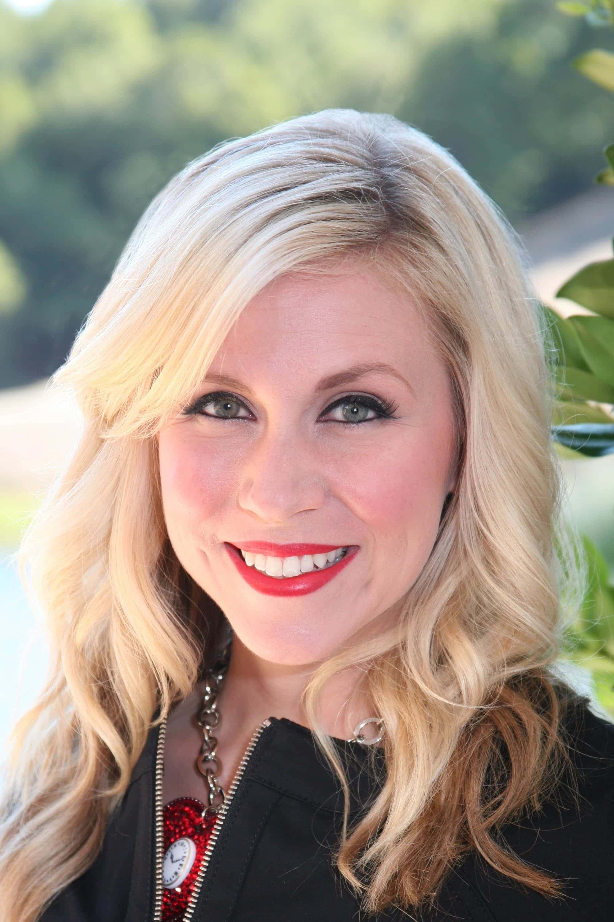 تصویر هنرمند Ashley Eckstein