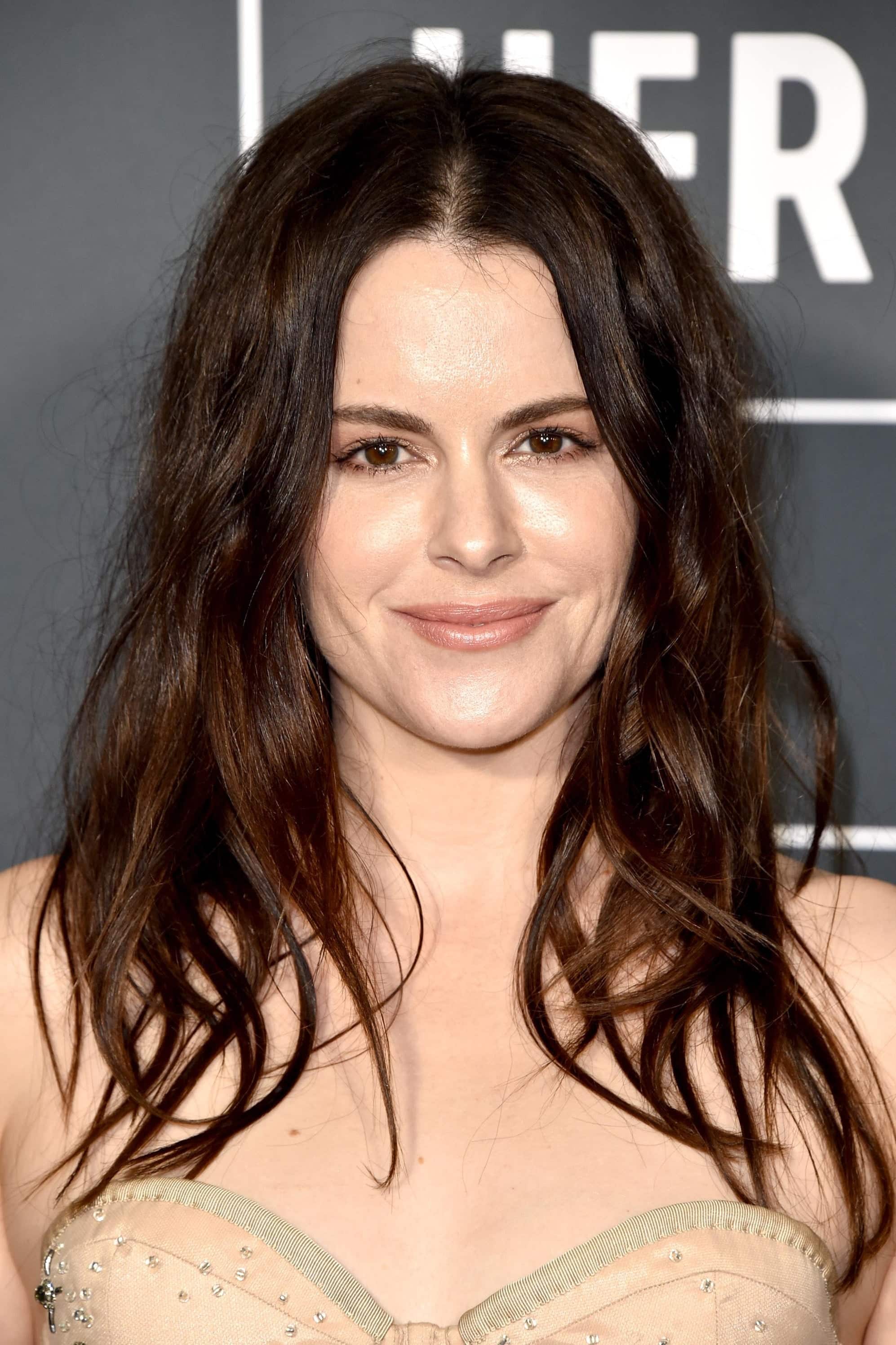 تصویر هنرمند Emily Hampshire