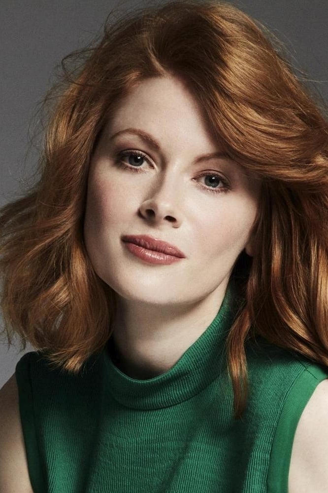 تصویر هنرمند Emily Beecham
