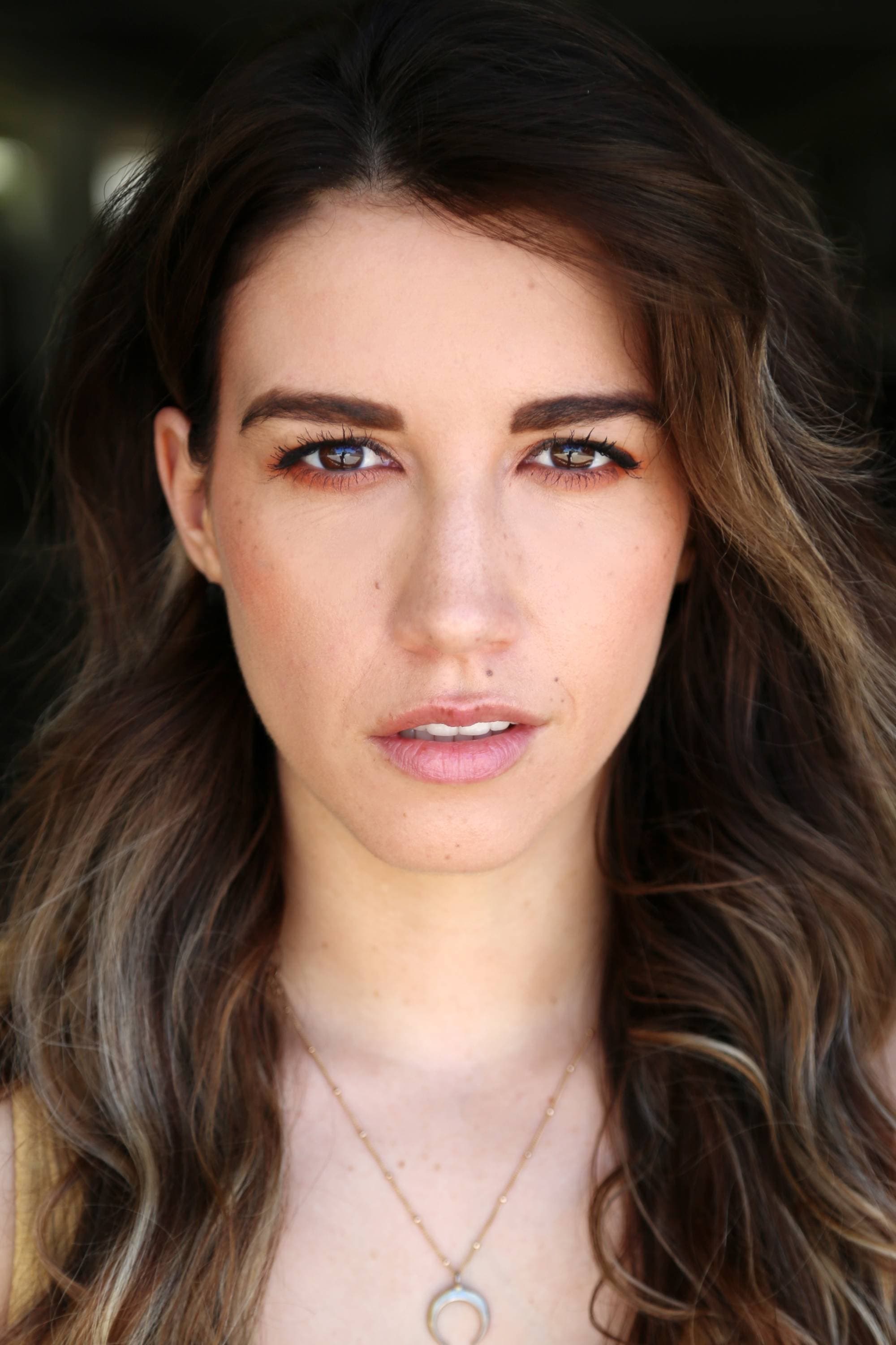 تصویر هنرمند Alexandra Nell
