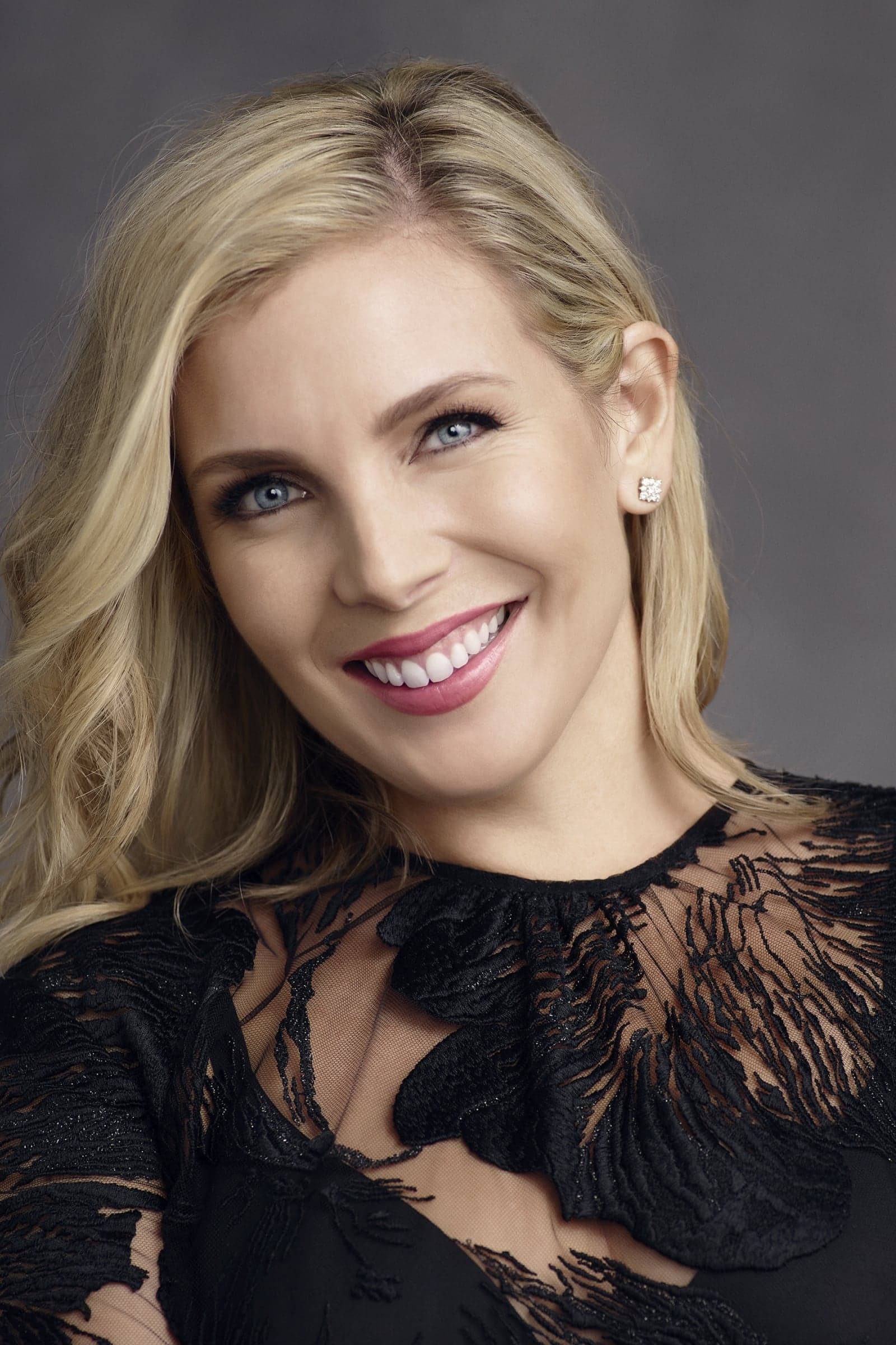 تصویر هنرمند June Diane Raphael