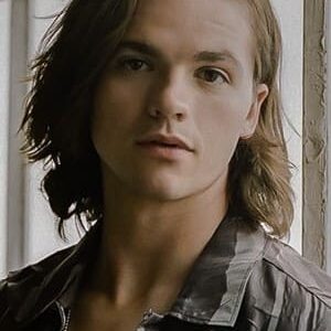 تصویر هنرمند Joel Courtney