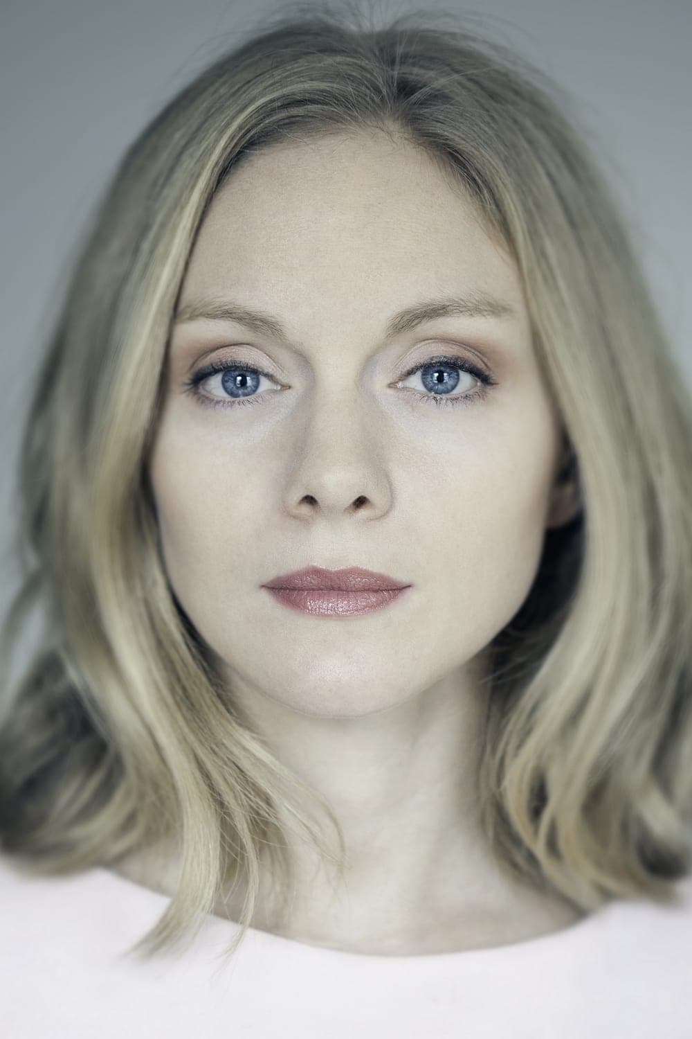 تصویر هنرمند Christina Cole