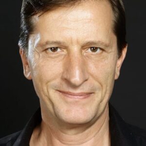 تصویر هنرمند Ayhan Kızılsu