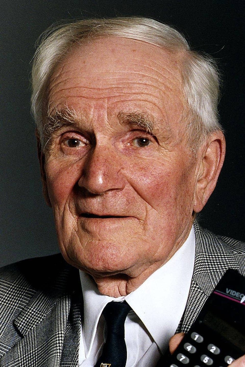 تصویر هنرمند Desmond Llewelyn