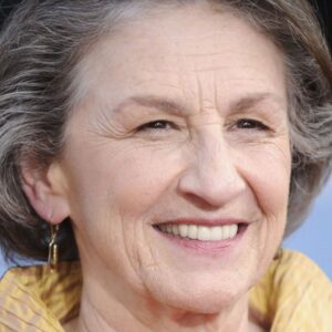 تصویر هنرمند Lorna Raver