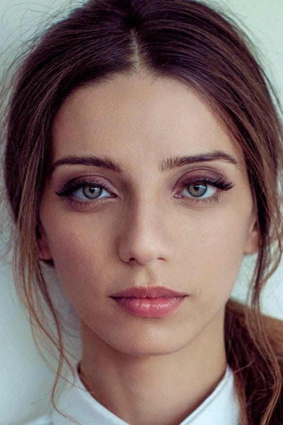 تصویر هنرمند Angela Sarafyan