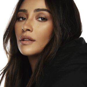 تصویر هنرمند Shay Mitchell