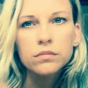 تصویر هنرمند Kristen Marie Holly