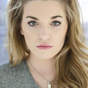 تصویر هنرمند Carly McKillip