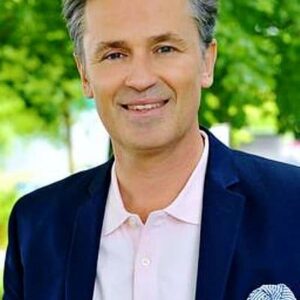 تصویر هنرمند Timothy Peach