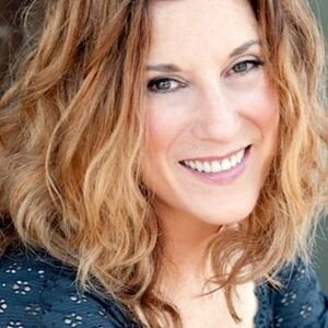 تصویر هنرمند Leigh Hennessy