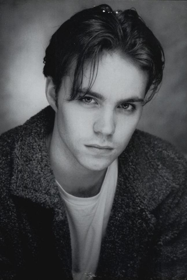 تصویر هنرمند Jonathan Brandis