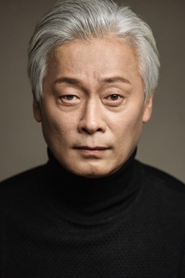 تصویر هنرمند Lee Hwang-eui