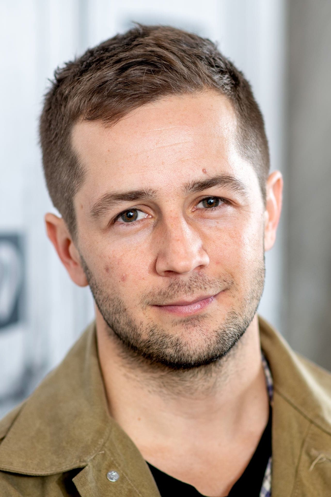 تصویر هنرمند Michael Angarano