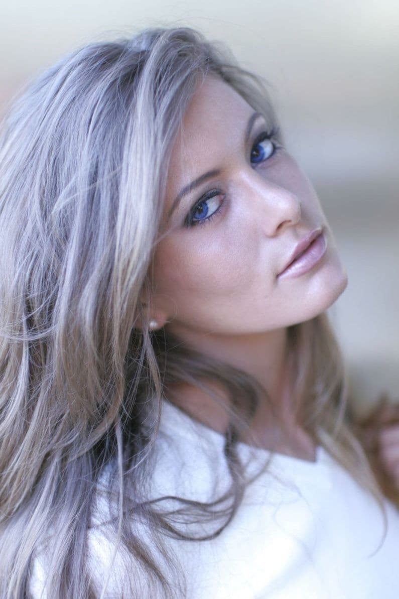 تصویر هنرمند Holly Weber