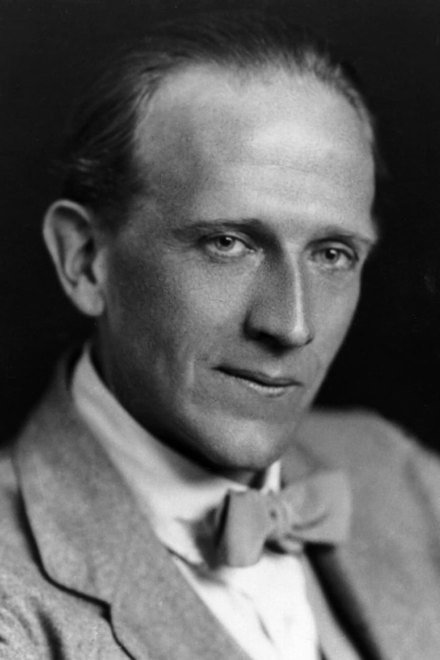 تصویر هنرمند A.A. Milne