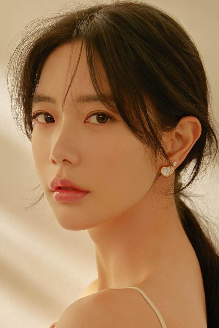 تصویر هنرمند Clara Lee