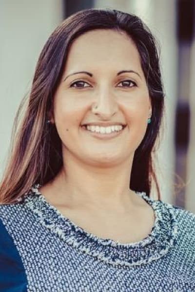 تصویر هنرمند Lucy Mukerjee-Brown