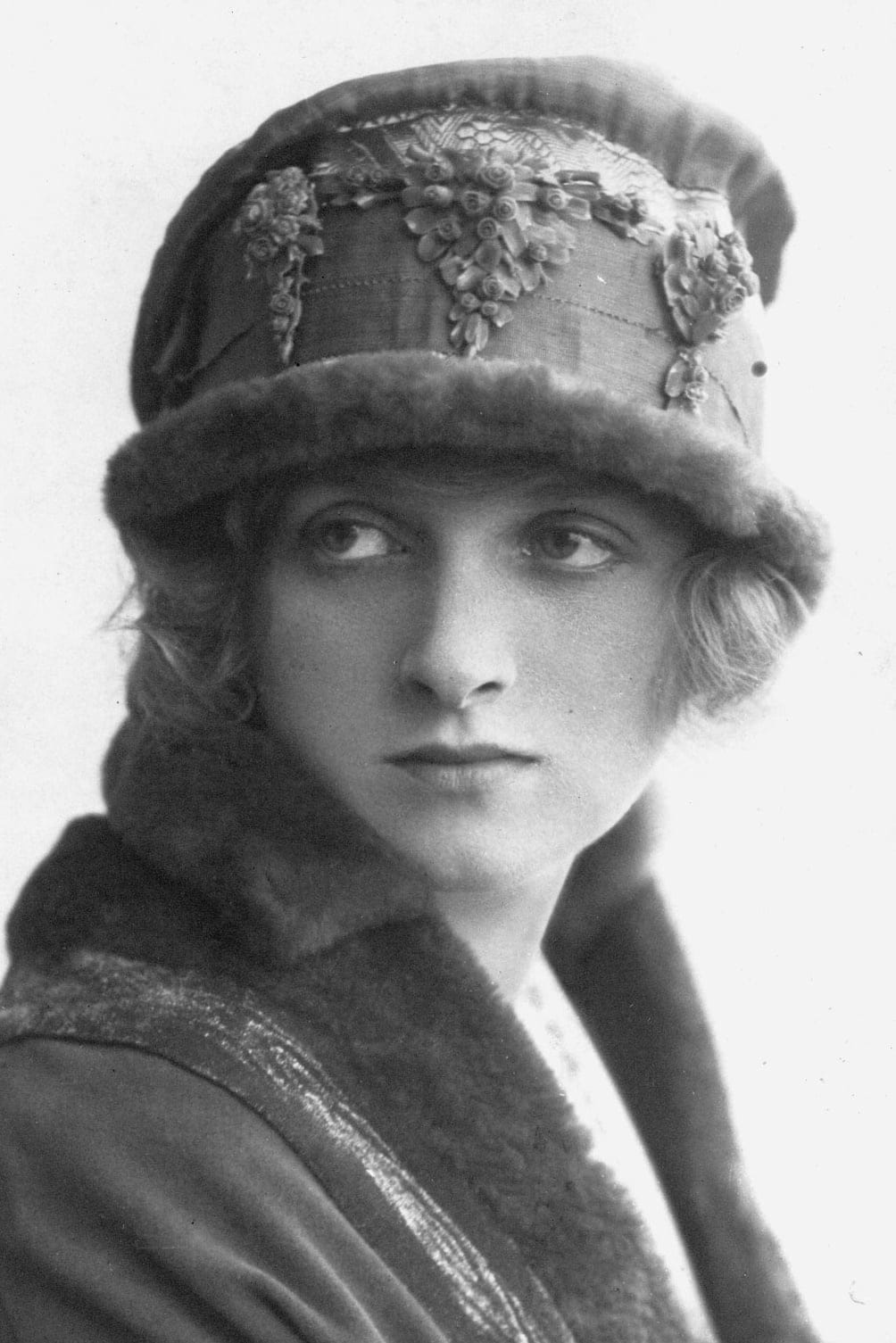 تصویر هنرمند Gladys Cooper