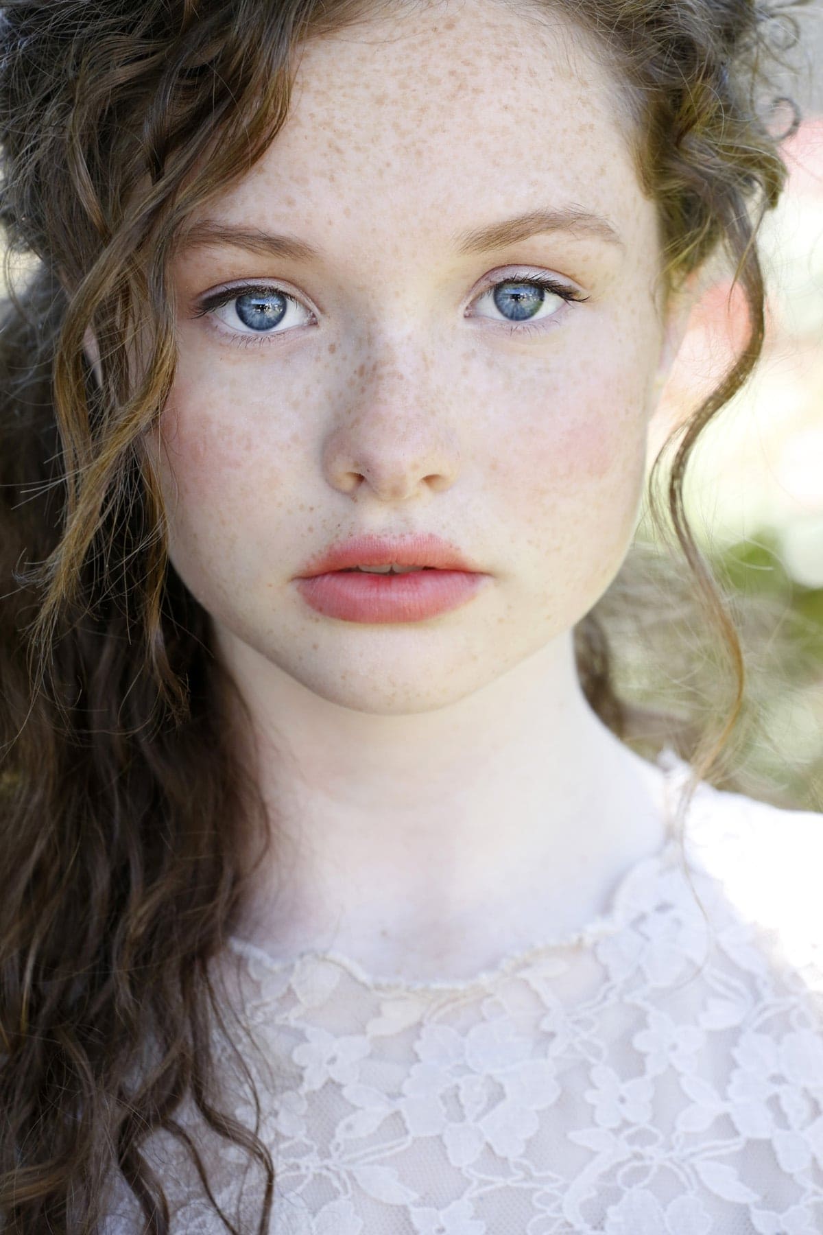 تصویر هنرمند Zoe Colletti