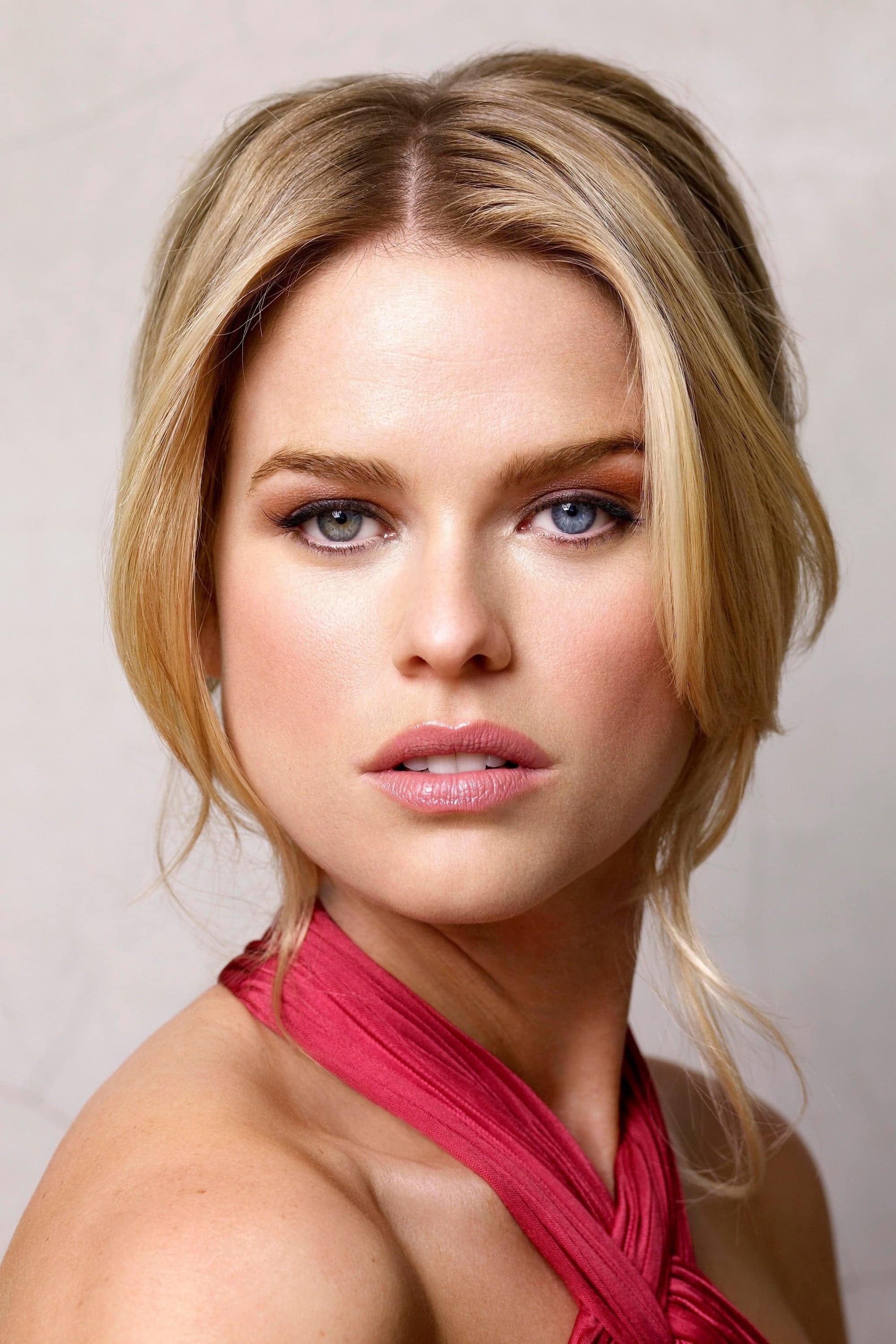 تصویر هنرمند Alice Eve