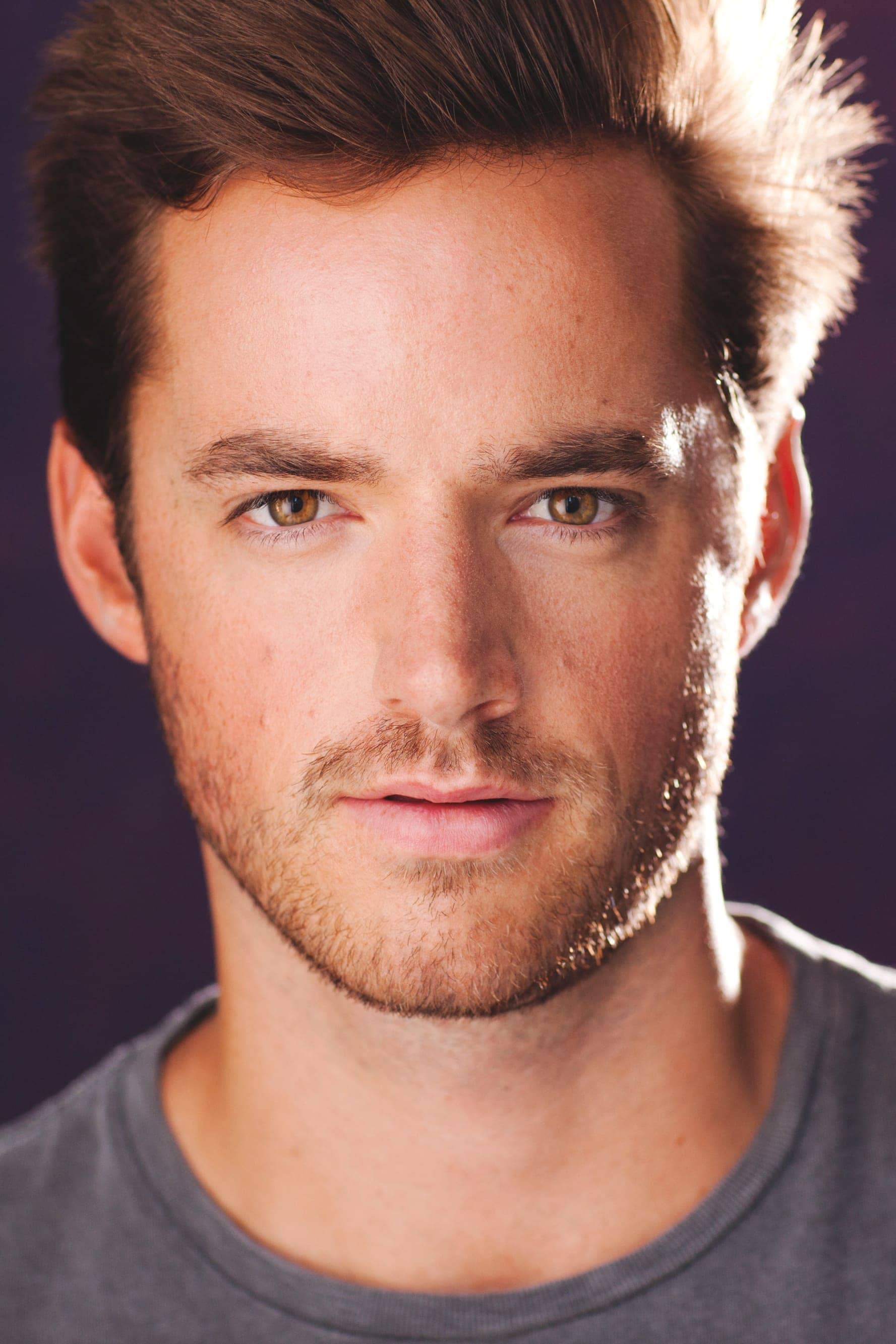 تصویر هنرمند Connor Hines