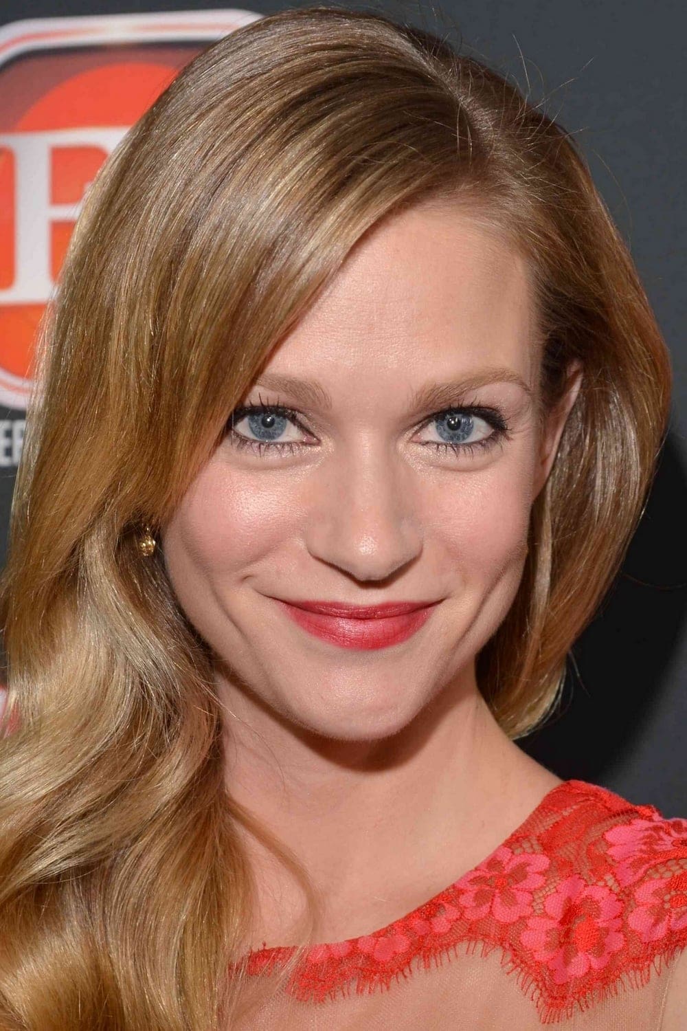 تصویر هنرمند A. J. Cook