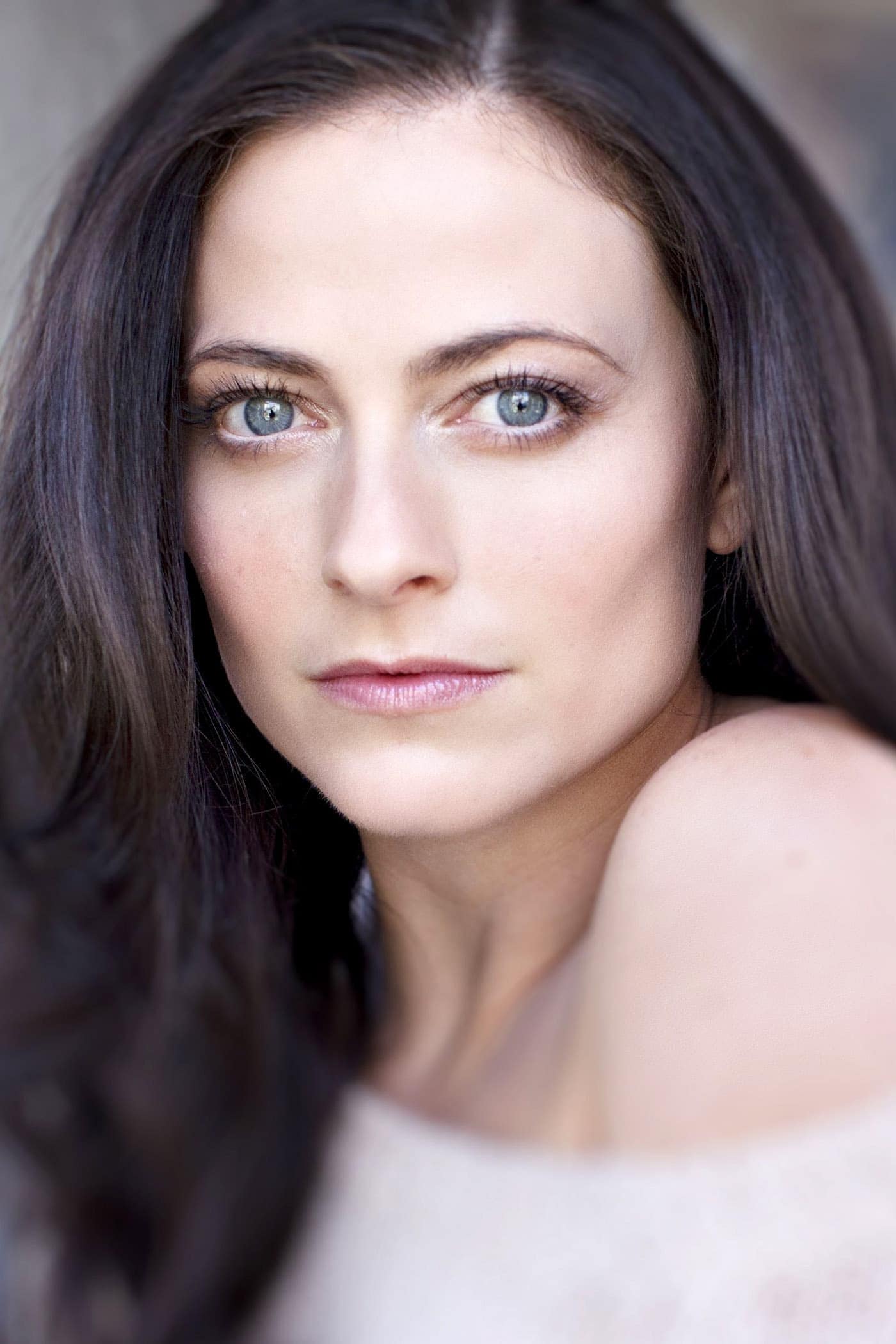 تصویر هنرمند Lara Pulver
