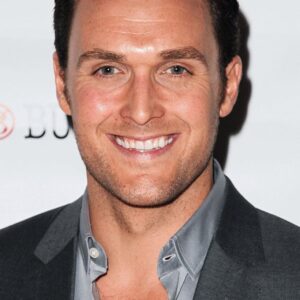 تصویر هنرمند Owain Yeoman