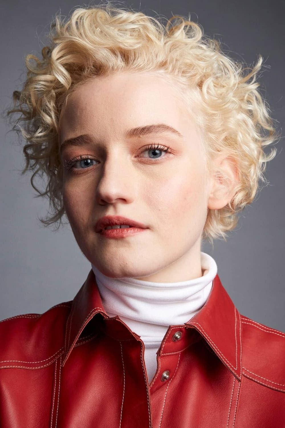 تصویر هنرمند Julia Garner