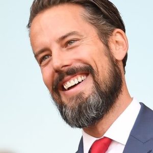 تصویر هنرمند Josh Kroenke