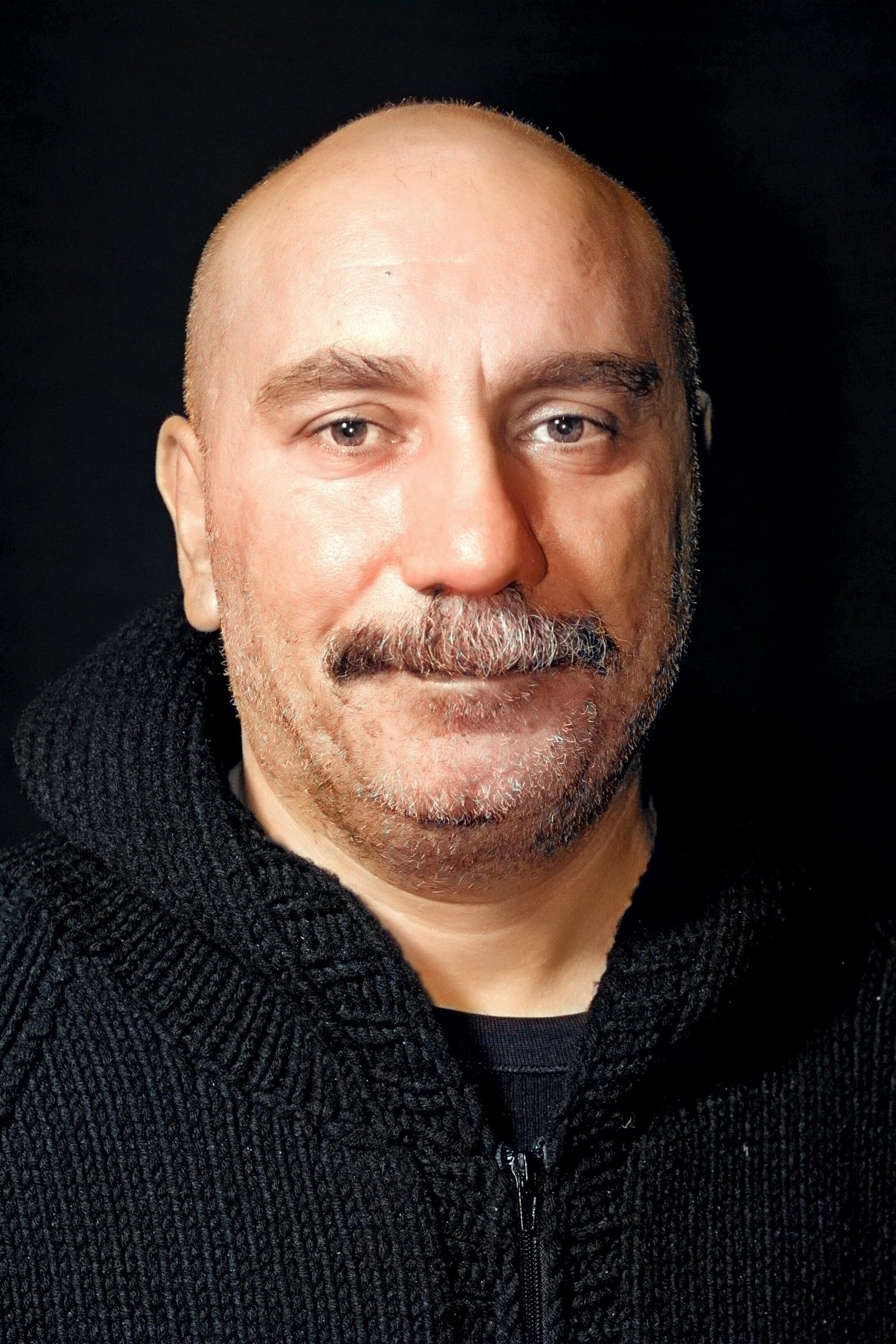 تصویر هنرمند Mustafa Avkıran