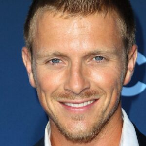 تصویر هنرمند Charlie Bewley