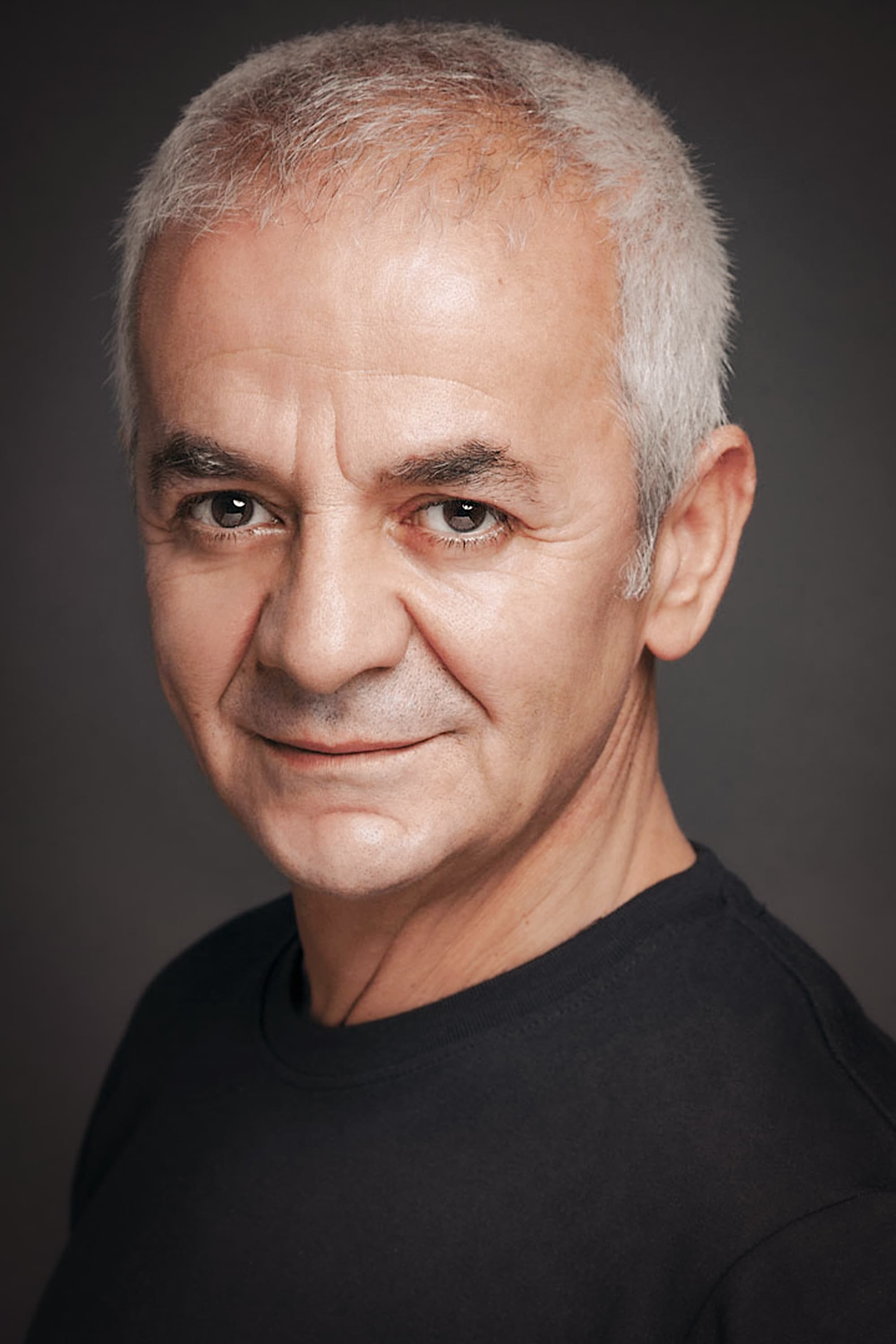 تصویر هنرمند Zafer Algöz