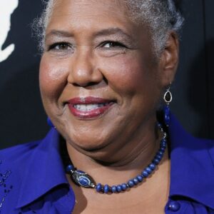 تصویر هنرمند Esther Scott