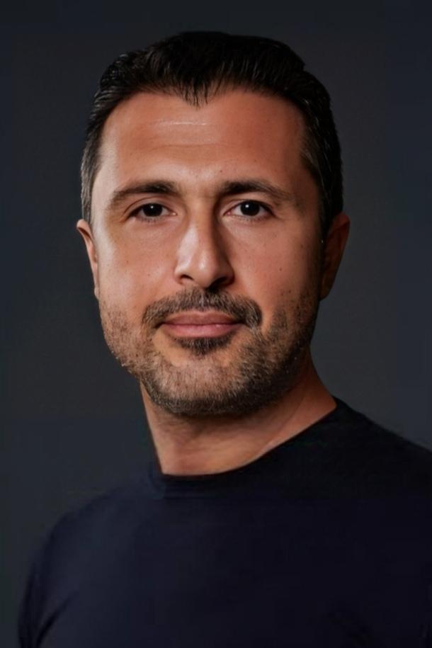 تصویر هنرمند Bülent Tapıcı