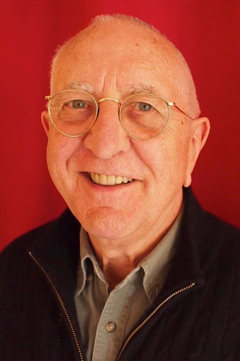 تصویر هنرمند Len Deighton